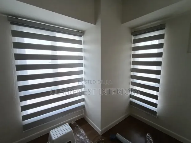 Modern Horizontal Blinds for Office Privacy - 1