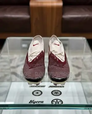 Nike United Phantom 6 Low Football Boots