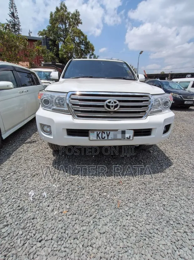 Toyota Land Cruiser V8 2013 - 1