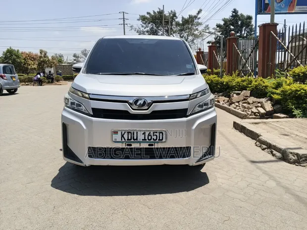 Toyota Voxy 2019 - 1