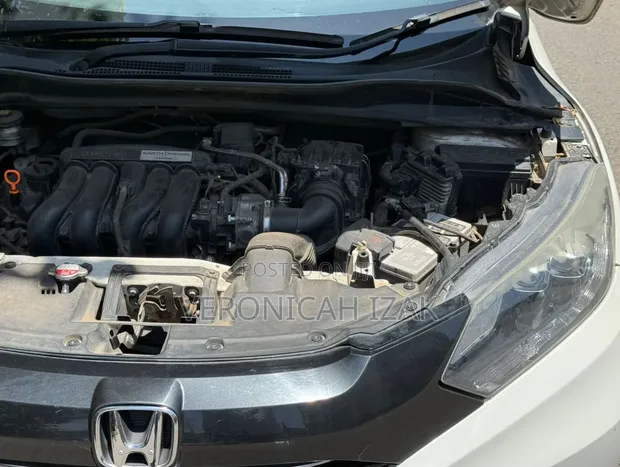 Honda Vezel 2016 White - 1