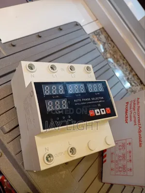 100A 3P Din Rail Phase Selector Over/Under Voltage Protector