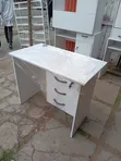 Kikao cha Ofisi Nyeupe chenye Droo 3 na Kufuli - 2