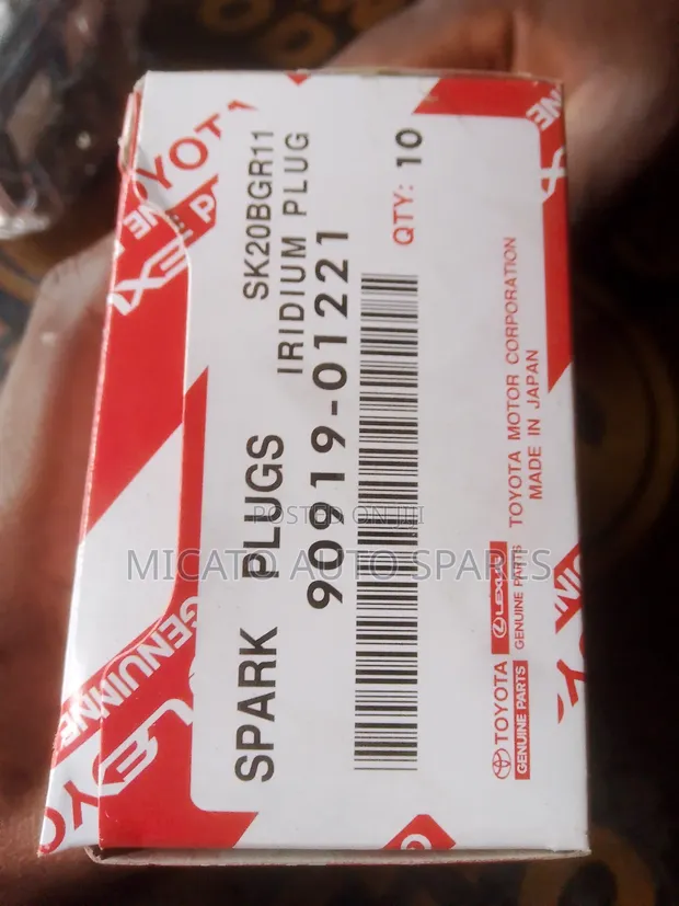 Genuine Toyota Spark Plugs SK20BGR11 - 1