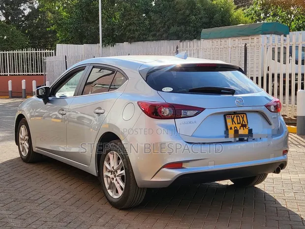 Mazda Axela 2018 Silver - 1