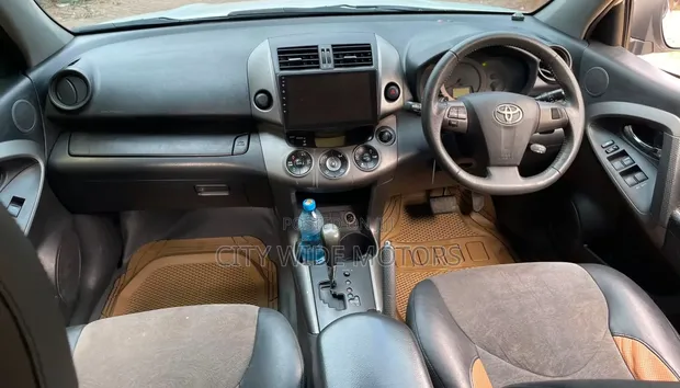 Toyota Vanguard 2012 White - 1