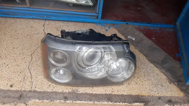 Range Rover 2010 Xenon Headlights - 1