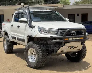 Toyota Hilux 2.4L Diesel 2019 Nyeupe