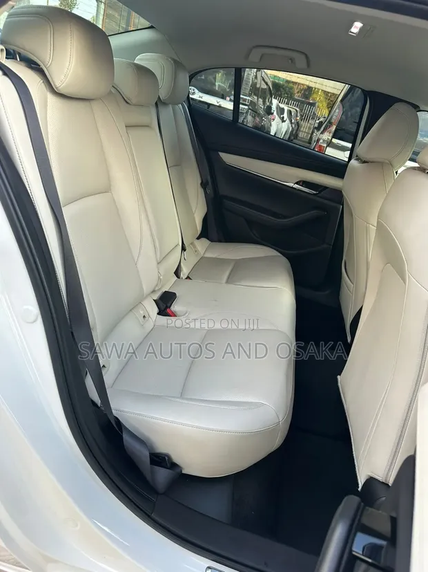 Mazda 3 Sedan 2019 White - 1