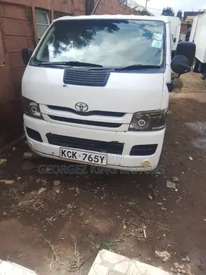 Toyota HiAce 2009 Nyeupe