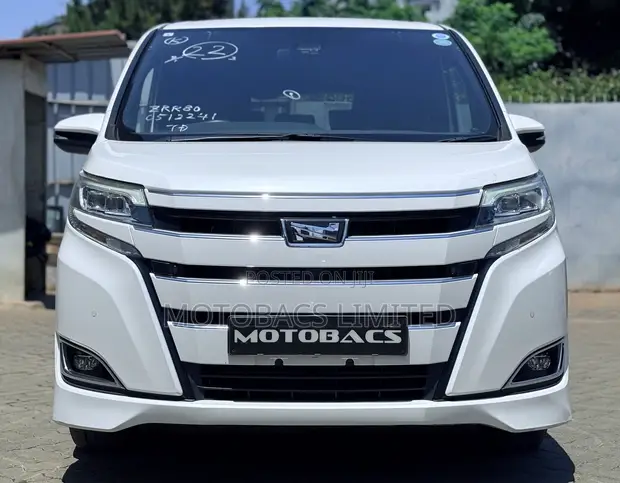 Toyota Noah 2.0 FWD (8 Seater) 2019 White - 1
