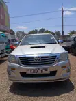 Toyota Hilux 2014 Nyeusi - 3
