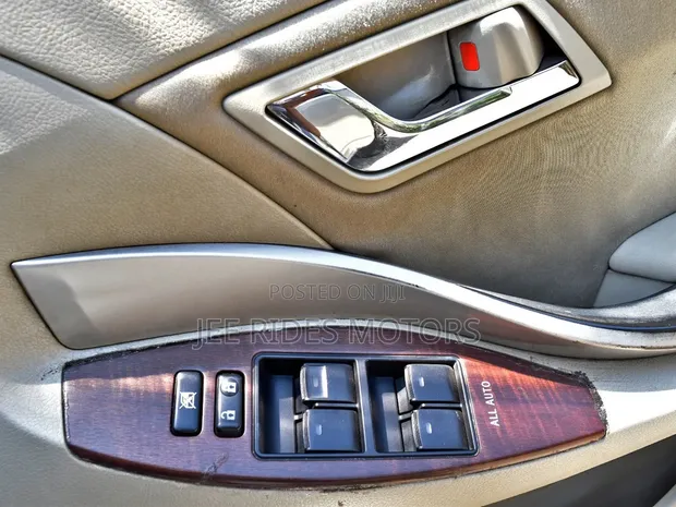 Toyota Premio 1.5 FWD 2012 Silver - 1