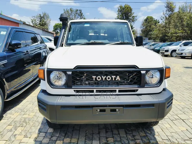 Toyota Land Cruiser 2024 Nyeupe Mpya - 1