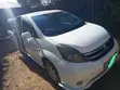 Toyota Isis 2011 White - 2