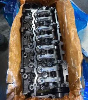 Used Isuzu 4FH1 Cylinder Head
