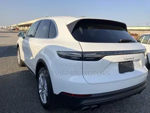 Porsche Cayenne S AWD 2019 - Off White