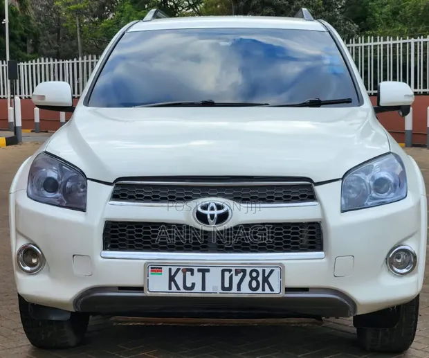 Toyota RAV4 2.5 SUV 2011 Nyeupe - 1