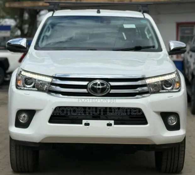 Toyota Hilux Invincible 2019 2.4D Auto 4x4 - 1