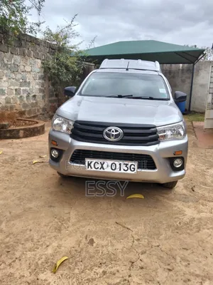 Toyota Hilux 2018 Nyeupe