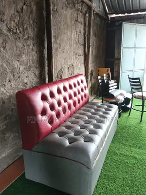 Restaurant Waiting Coach - Brand New