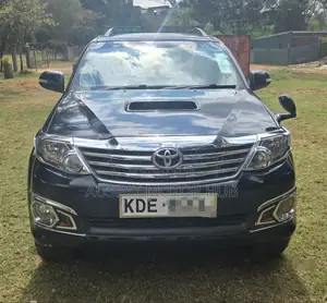Toyota Fortuner 3.0 D AWD 2014 Nyeusi