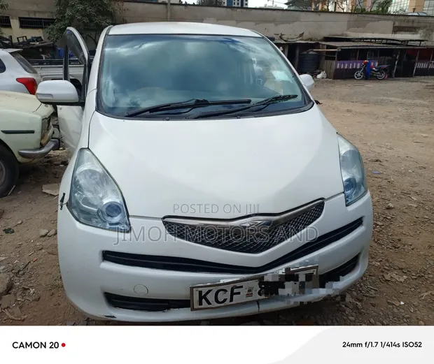 Toyota Ractis 2009 Nyeupe - 1