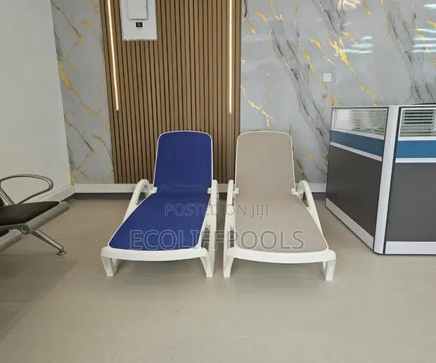 Swimming Pool Sunbed - Novo Abrasive - 1