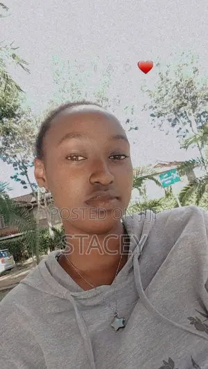 Mwanafunzi wa Usimamizi wa Ununuzi Anatafuta Kazi Mtandaoni
