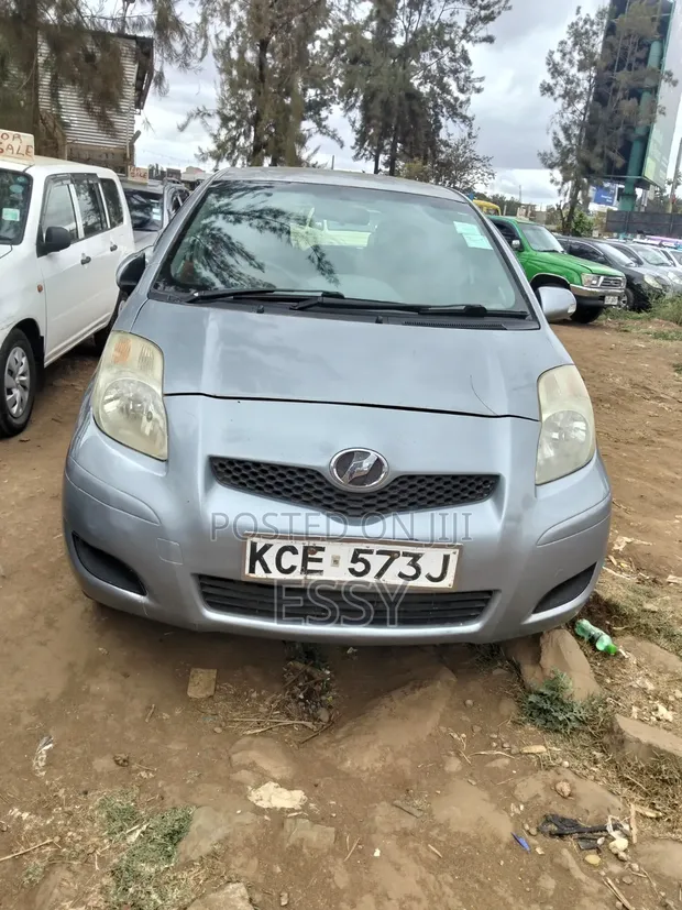 Toyota Vitz 2008 Silver - 1