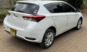Toyota Auris 2016 Nyeupe