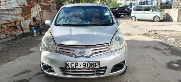 Nissan Note 2014 Nyeusi - 1