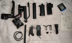 DJI RS 4 Combo Gimbal