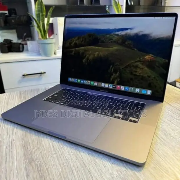 Apple MacBook Pro 16" 32GB RAM, 512GB SSD - 1