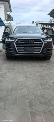 Audi Q7 2019 Nyeusi - 1