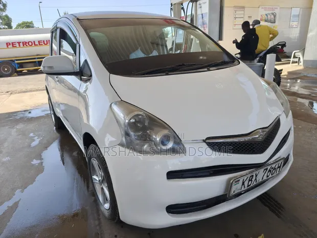Toyota Ractis 1.5 FWD 2006 - Nyeupe - 1