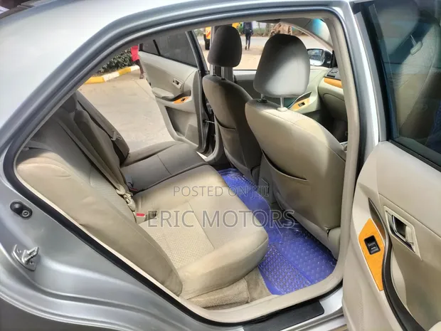 Toyota Premio 2010 Silver - 1