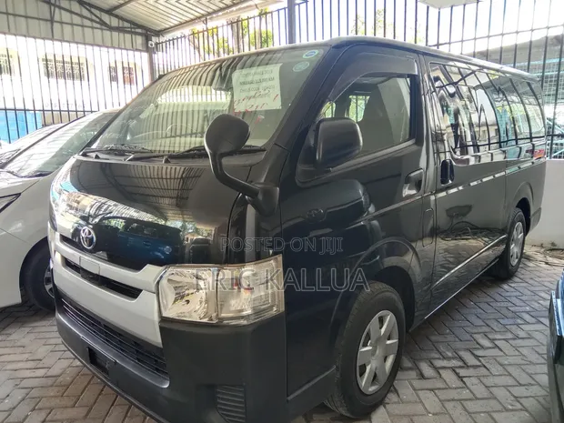 Toyota HiAce 2019 Nyeusi - 1