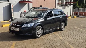 Toyota Corolla Fielder 2012 Nyeusi
