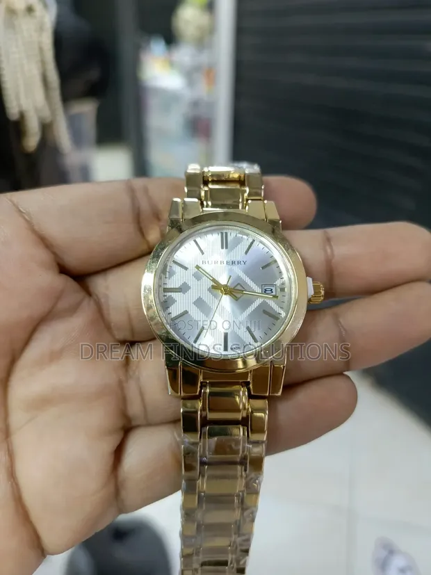 Saa ya Burberry Rangi ya Dhahabu na Muundo wa Check - 1