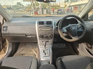 Toyota Corolla 2012 Gold