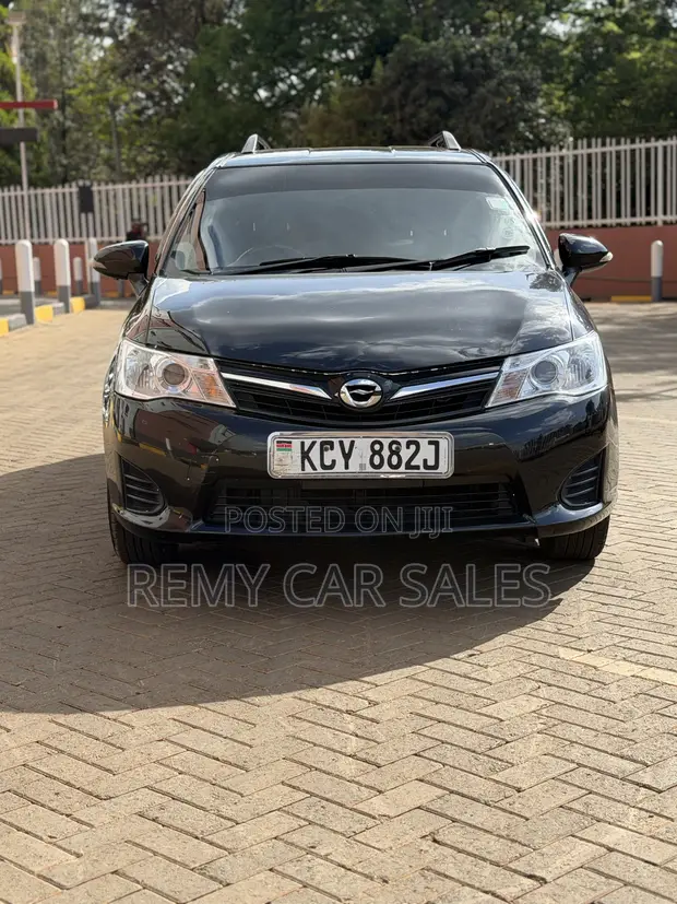 Toyota Corolla Fielder 2013 Nyeusi - 1