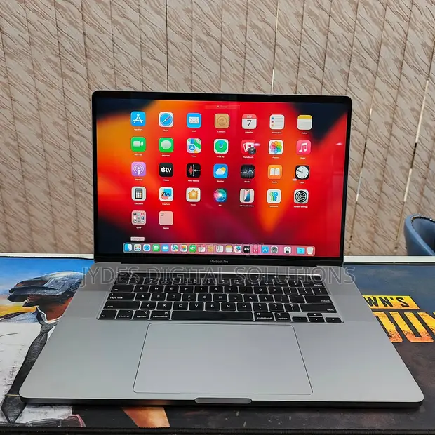 Apple MacBook Pro 16" Intel Core i9 32GB RAM 1TB SSD - 1
