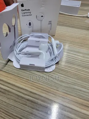 Apple USB-C Earpods (Lightning Connector)