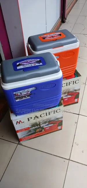 25-Litre Insulated Cooler Box - Food & Drinks Storage