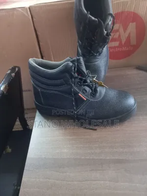 Viatu vya Usalama Size 40 - Vipya Kabisa