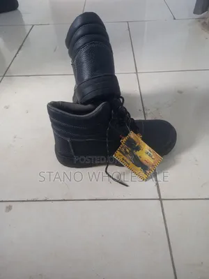 Safety Boots Mpya Kabisa