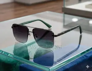 Gucci Polarized Navigator Sunglasses