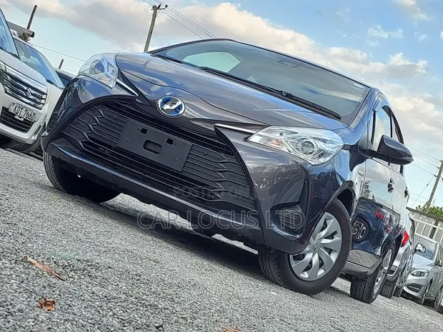 Toyota Vitz 1.5 FWD Hybrid 5dr 2019 Gray - 1