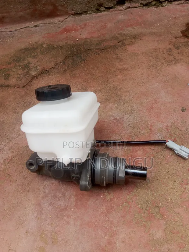 Toyota HiAce 7L Brake Master Cylinder (Iliyo tumika) - 1